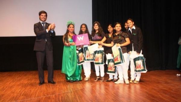 Edgar Vaudeville, PR and Events Manager, W Doha with the winners Edgar Vaudeville, PR and Events Manager, W Doha with the winners