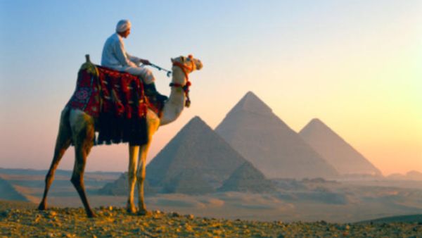 الدول العربية كمصر وتونس تخسر الملايين  في قطاع السياحة على خلفية الاضطرابات السياسية فيها