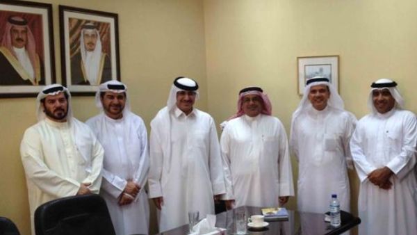 Adel Khalifa Al Shaer and his accompanying delegation with officials of Bapco