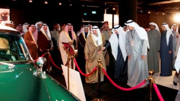 أمير الكويت يتجول في مول 360 أمير الكويت يتجول في مول 360