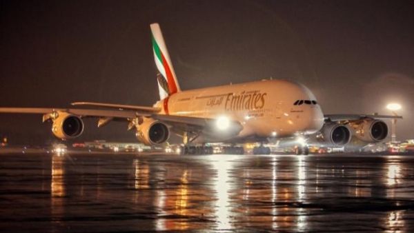 طائرة الإمارات الإيرباص A380 في مطار دوموديدوفو في موسكو