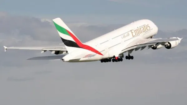 إحدى طائرات الإمارات الإيرباص A380. وسوف تخدم الناقلة رحلتها بين دبي وملبورن عبر سنغافورة بهذا الطراز من الطائرات من 1 مارس (آذار) 2016