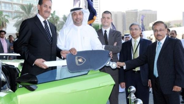 Emirates NBD top officials handing the keys of the Lamborghini Gallardo to Latif Mohammad