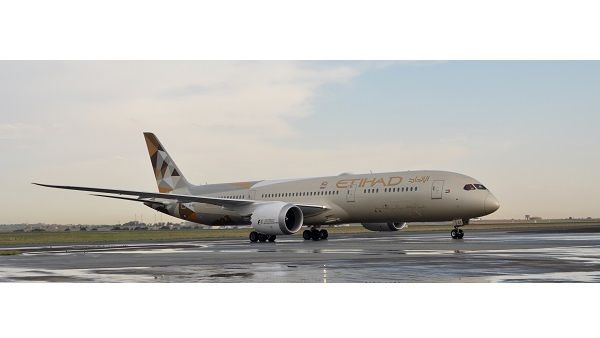 Etihad Airways' B787-9 lands in Johannesburg