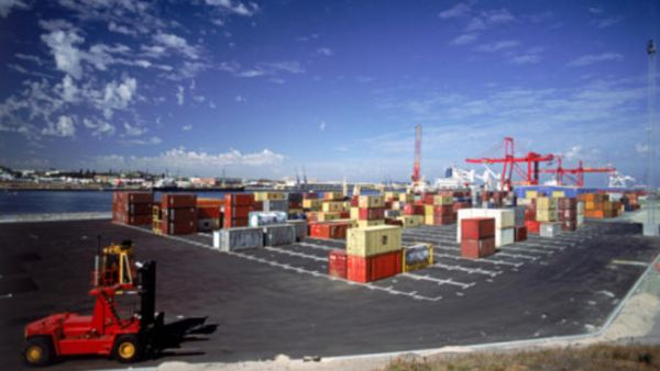 تنفي سوريا أن يكون السبب وراء تراجع صادراتها هو الأزمة التي تمر بها، وتضع اللوم على الأزمة في الدول العربية "الأخرى"