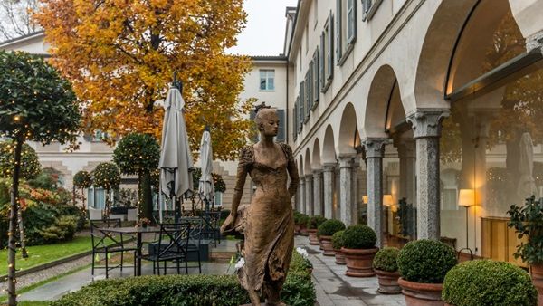 Manolo Blahnik designs custom slippers for guests of Four Seasons Hotel Milano Manolo Blahnik designs custom slippers for guests of Four Seasons Hotel Milano