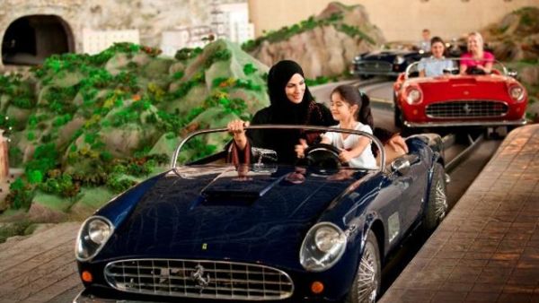 عالم فيراري أبوظبي عالم فيراري أبوظبي
