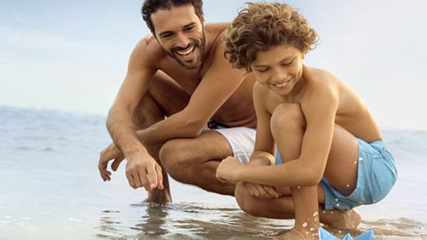 The Father’s day, the 21st of June in the United Arab Emirates, is nowadays celebrated in more than 40 countries. 