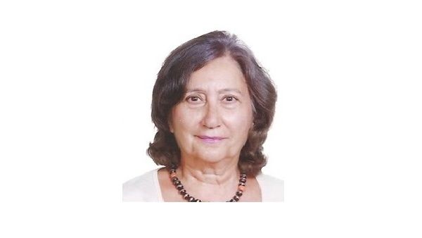 الدكتورة فريال غزّول أستاذ اللغة الإنجليزية والأدب المقارن بالجامعة الأمريكية بالقاهرة