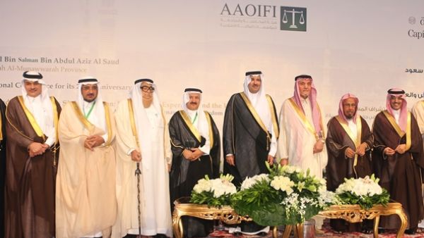 سمو أمير منطقة المدينة المنورة بعد التكريم سمو أمير منطقة المدينة المنورة بعد التكريم