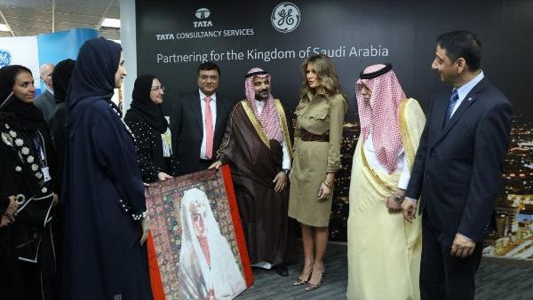 First Lady of the United States visits GE BPO