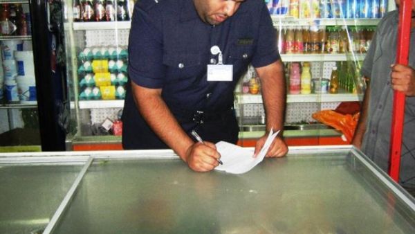 نسبة المخالفات التي وجهت للبقالات في إمارة أبوظبي ارتفعت لتصل إلى 53 مخالفة خلال العام 2010