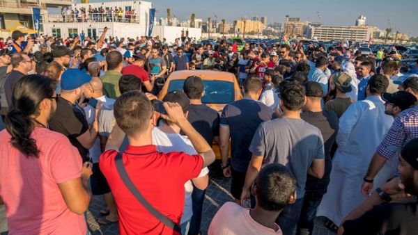 قامت سيارة موستانج 2018 الجديدة بمفاجأة محبيها حيث أطلًّت على احتفال خاص بسيارة الفرس الرياضيّة في دبي قبيل معرض دبي الدولي للسيارات قامت سيارة موستانج 2018 الجديدة بمفاجأة محبيها حيث أطلًّت على احتفال خاص بسيارة الفرس الرياضيّة في دبي قبيل معرض دبي الدولي للسيارات