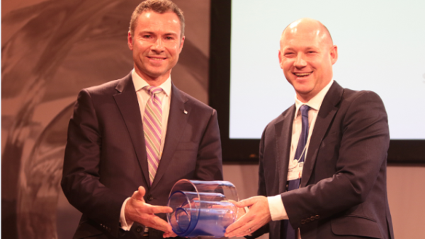 David Bateson, Senior Vice President of Legal, IP and Sustainability, Canon Europe receiving the award 