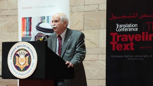 رئيس جامعة كارنيجي ميلون، ج. ريتشارد تاكر، يتحدث خلال المؤتمر رئيس جامعة كارنيجي ميلون، ج. ريتشارد تاكر، يتحدث خلال المؤتمر