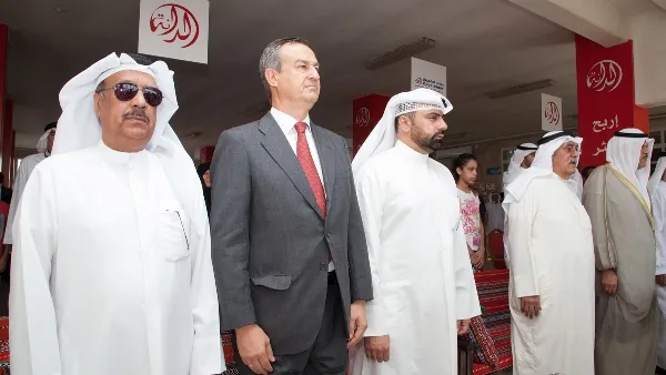 السيد سيزار جونزاليس بوينو, الرئيس النفيذي في بنك الخليج، خلال مراسم الإفتتاح