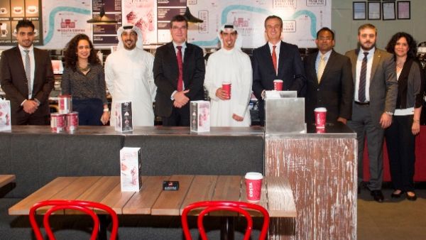 إدارة بنك الخليج وكوستا كوفي وماستركارد خلال حفل التوقيع إدارة بنك الخليج وكوستا كوفي وماستركارد خلال حفل التوقيع