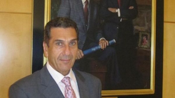 George Aoun, cluster general manager for JW Marriott Kuwait Hotel, holding the award