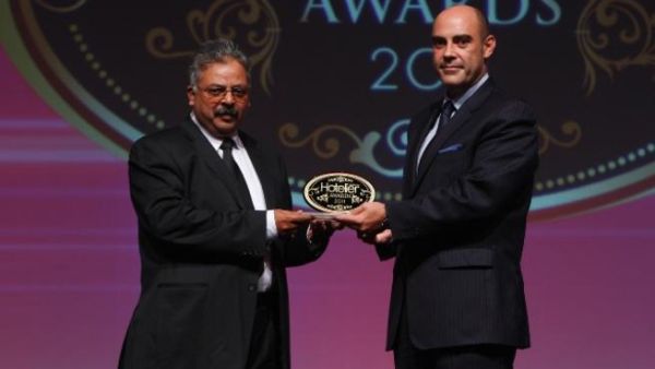 General Manager Alejandro Bernabé receiving award on behalf of Prasanna Rupesinghe General Manager Alejandro Bernabé receiving award on behalf of Prasanna Rupesinghe