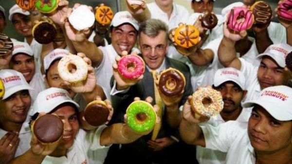 David Rodgers, General Manager, Dunkin’ Donuts Middle East with the team David Rodgers, General Manager, Dunkin’ Donuts Middle East with the team