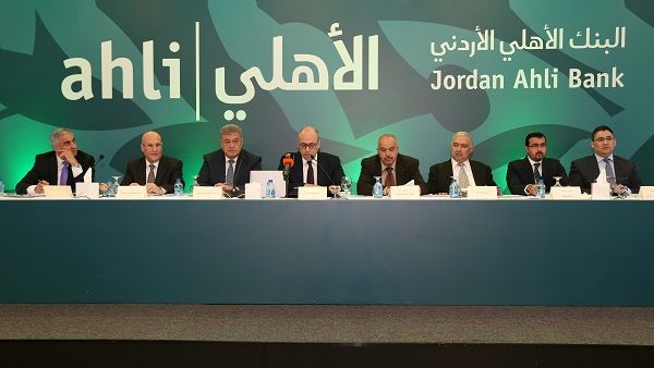 شارك رئيس مجلس الإدارة النتائج المالية المتحققة في نهاية عام 2017 مع الحضور، مبيناً أن البنك حقق أرباحاً بلغت قبل الضريبة 20.1 مليون دينار وبنسبة نمو بلغت 145% مقارنة مع عام 2016. شارك رئيس مجلس الإدارة النتائج المالية المتحققة في نهاية عام 2017 مع الحضور، مبيناً أن البنك حقق أرباحاً بلغت قبل الضريبة 20.1 مليون دينار وبنسبة نمو بلغت 145% مقارنة مع عام 2016.