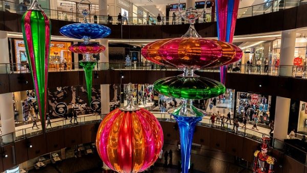 Weighing an astounding 1,100 kilograms, the metallic bauble ornament was bespoke made for Dubai Mall’s festive campaign by American design firm Venue Arts. Weighing an astounding 1,100 kilograms, the metallic bauble ornament was bespoke made for Dubai Mall’s festive campaign by American design firm Venue Arts.