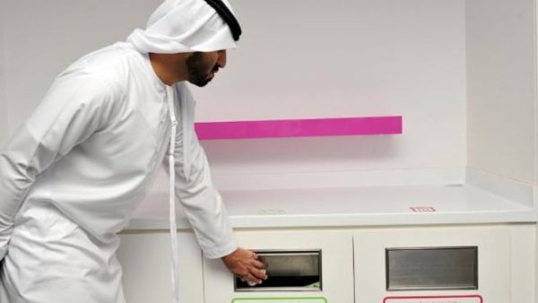 تتضمن المبادارات الخضراء من دو إعادة تدوير كافة النفايات الورقية، من خلال التعاون مع مصنع محلي لإعادة التدوير هو Union Paper Mills تتضمن المبادارات الخضراء من دو إعادة تدوير كافة النفايات الورقية، من خلال التعاون مع مصنع محلي لإعادة التدوير هو Union Paper Mills