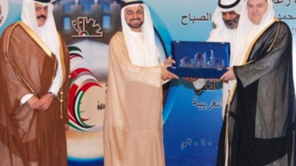 Mr. Surour Alsamerai, General Manager of Human Resources at Gulf Bank receiving the GCC Localization Award