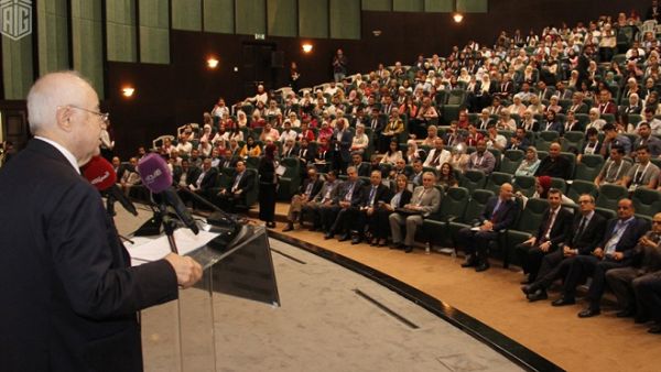 الدكتور أبوغزاله في كلمته كمتحدث رئيسي في المؤتمر. الدكتور أبوغزاله في كلمته كمتحدث رئيسي في المؤتمر.