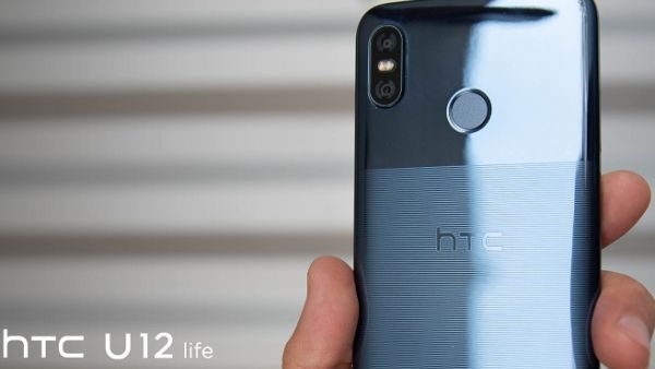 HTC U12 life is available in two striking colors, Moonlight Blue and Twilight Purple, across select retailers in the UAE. HTC U12 life is available in two striking colors, Moonlight Blue and Twilight Purple, across select retailers in the UAE.