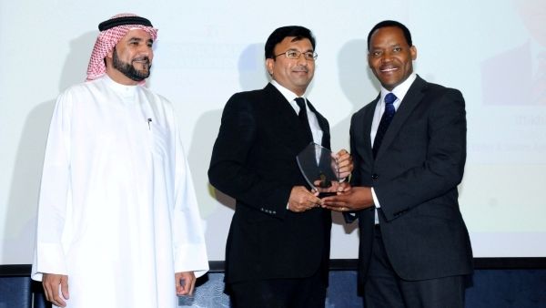 Hamdani receives Alleem Excellence Award