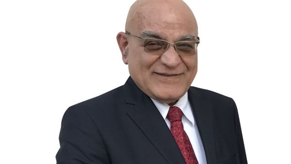 هنري كساب، المدير العام لقسم مبيعات الجملة والتجوال الدولي لدى مجموعة زين. هنري كساب، المدير العام لقسم مبيعات الجملة والتجوال الدولي لدى مجموعة زين.