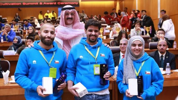 الطلاب الفائزون