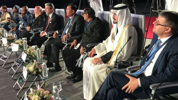 خلال المؤتمر