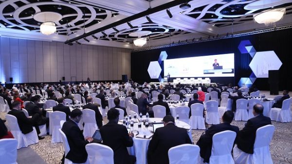 سيشارك مجموعة من المتحدثين المرموقين خبراتهم خلال الملتقى.
