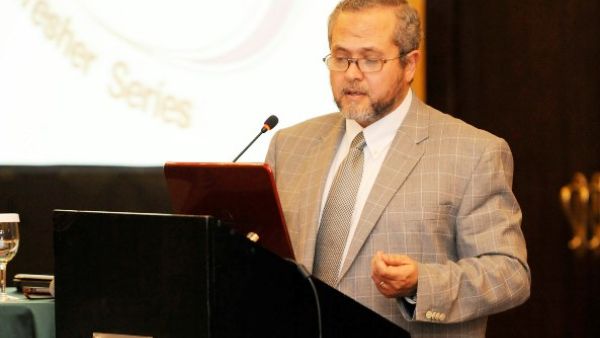 الدكتور طارق وهبة، أخصائي العناية المركزة في مدينة الشيخ خليفة الطبية ومنسق الفعاليات الرعاية الطبية