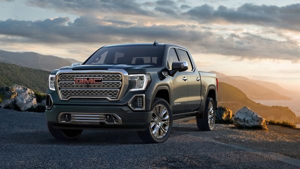 The next generation Sierra Denali once again redefines the premium pickup, while advancing Denali’s legacy as the pinnacle of GMC design, capability and refinement.