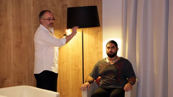 خلال ورشة الإضاءة المسرحية خلال ورشة الإضاءة المسرحية