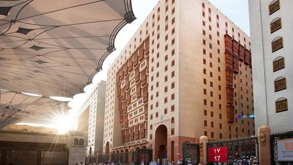 قررت إيلاف إطلاق علامتها التجارية "إيلاف جراند" على الفندق والذي يعد أول فندق يحمل هذه العلامة على مستوى المملكة ضمن مجموعة إيلاف. قررت إيلاف إطلاق علامتها التجارية "إيلاف جراند" على الفندق والذي يعد أول فندق يحمل هذه العلامة على مستوى المملكة ضمن مجموعة إيلاف.