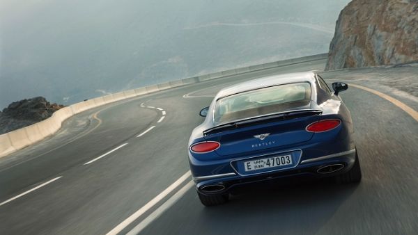 حصلت سيارة Continental GT الجديدة على 19 جائزة من مجموعة واسعة من المطبوعات البارزة حول العالم حصلت سيارة Continental GT الجديدة على 19 جائزة من مجموعة واسعة من المطبوعات البارزة حول العالم