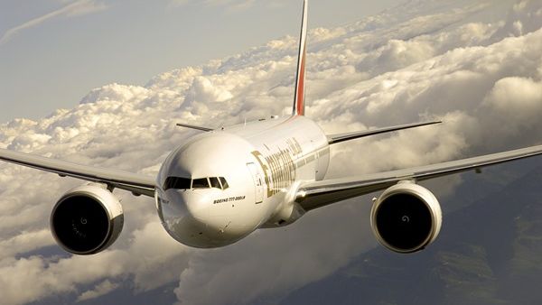 An Emirates Boeing 777-200 LR An Emirates Boeing 777-200 LR