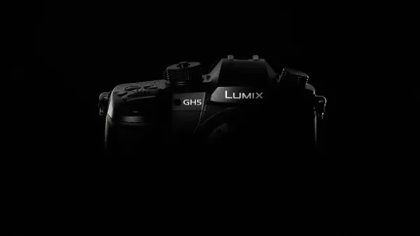 كاميرا LUMIX GH5 الرقمية