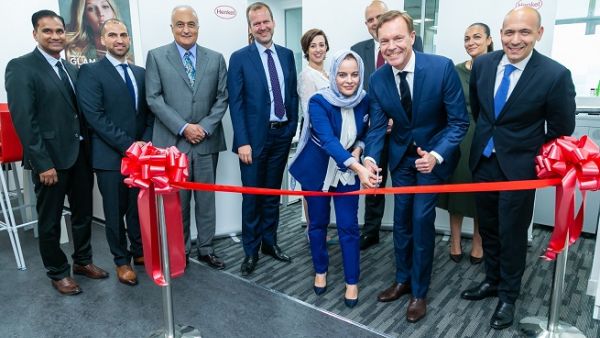 Jens-Martin Schwärzler, Executive Vice President Beauty Care (third from right) and Olfa Aouida, Head of R&D MEA, Beauty Care (sixth from left) during the ribbon cutting. Jens-Martin Schwärzler, Executive Vice President Beauty Care (third from right) and Olfa Aouida, Head of R&D MEA, Beauty Care (sixth from left) during the ribbon cutting.
