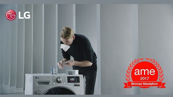 استطاع مقطع الفيديو أن يحقق 100 مليون مشاهدة تراكمية سريعاً من خلال مواقع مختلفة عندما ظهر لأول مرة على موقع يوتيوب في ربيع 2016.