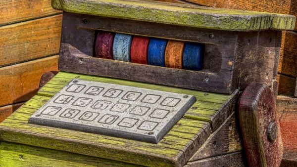 Teaching kids to save a little bit of money, no matter how small an amount, will come in handy not just to buy that fancy pair of iPods, but also later on in life. (Pixabay)