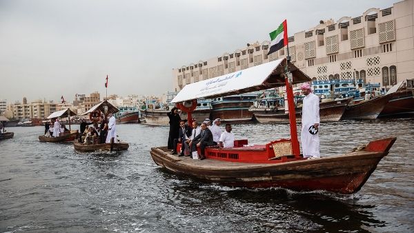 60 عاماً من مسيرة وطن تزهو في رحلة بحرية بخور دبي