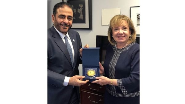 منصور العور يبحث آفاق التعاون الأكاديمي مع رئيسة جامعة دريكسيل أونلاين منصور العور يبحث آفاق التعاون الأكاديمي مع رئيسة جامعة دريكسيل أونلاين