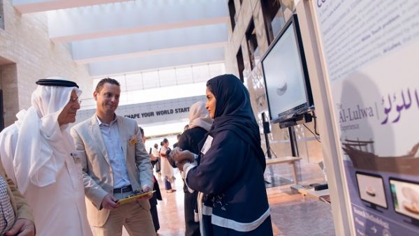 كانت فاطمة واحدة من بين أكثر من 50 باحثًا من المشاركين في ندوة "ملتقى العقول 2018" بجامعة كارنيجي ميلون في قطر. كانت فاطمة واحدة من بين أكثر من 50 باحثًا من المشاركين في ندوة "ملتقى العقول 2018" بجامعة كارنيجي ميلون في قطر.