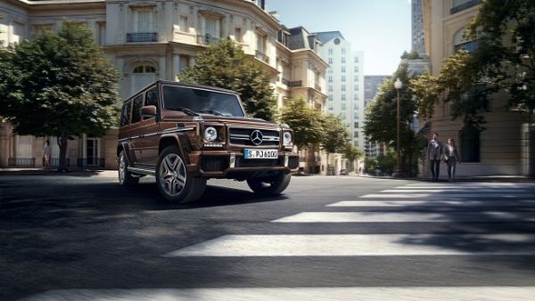 أصبح بإمكان محبي علامة النجمة الثلاثية العريقة اقتناء موديلات عامي 2017 و2018 من طراز Mercedes-AMG G 63 والاستمتاع بمزاياها المتعددة. أصبح بإمكان محبي علامة النجمة الثلاثية العريقة اقتناء موديلات عامي 2017 و2018 من طراز Mercedes-AMG G 63 والاستمتاع بمزاياها المتعددة.