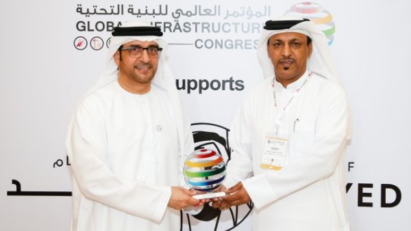 Obaid Mohammed Al Salami, General Manager of DIRC, received the award from Eng. Hassan Al Mansoori, Under Secretary of UAE Ministry of Infrastructure Development. Obaid Mohammed Al Salami, General Manager of DIRC, received the award from Eng. Hassan Al Mansoori, Under Secretary of UAE Ministry of Infrastructure Development.